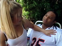 imagen Tringlée atrevida rubia con un negro