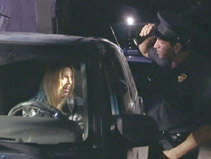 Vidéo Holly Hollywood baisée sur un capot de voiture