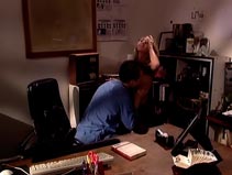 image de Secrétaire salope déposé sur le bureau
