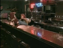 video di Rouse un bacio al bar!