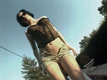 imagen Puta morena tiene la piscina.
