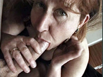 pornografía Abuelita se afeita el coño, luego follada