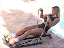 imagen Una clase de fitness con una rubia muy caliente