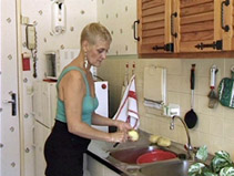 imagen La abuela cogió en caliente en su pequeño apartamento