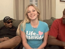 imagen Tres gallos negros para una ninfómana rubia